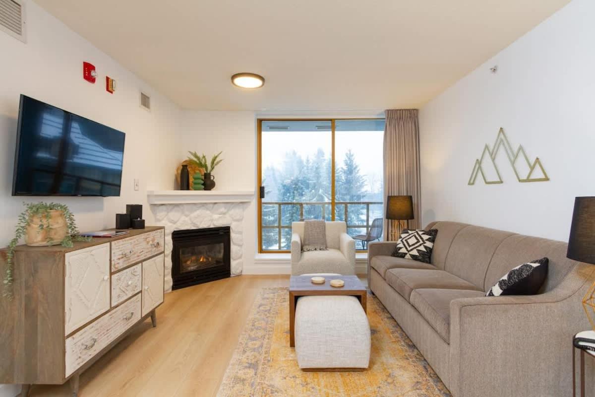 Renovated 1Bed-1Bath In Village With Pool, Hot Tub, And Sauna Whistler Esterno foto